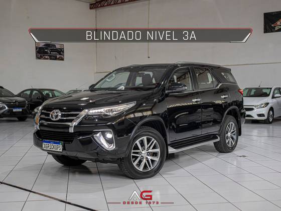 TOYOTA HILUX 2.8 SRX 4X4 CD 16V DIESEL 4P AUTOMÁTICO TOYOTA HILUX 2.8 SRX 4X4 CD 16V DIESEL 4P AUTOMÁTICO